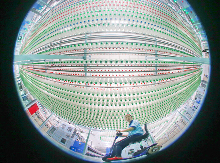 年报披露后涨停！优衣库、阿迪背后的纺织龙头行业承压下打响降本算盘